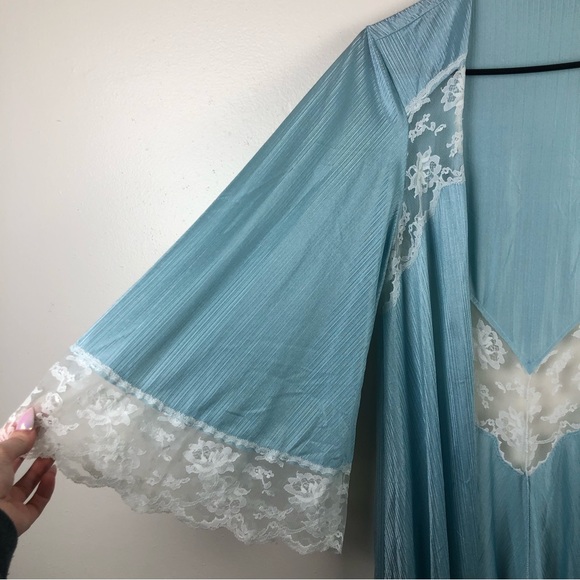 Vintage Miss Elaine Blue Robe with Lace Detail - Picture 2 of 7